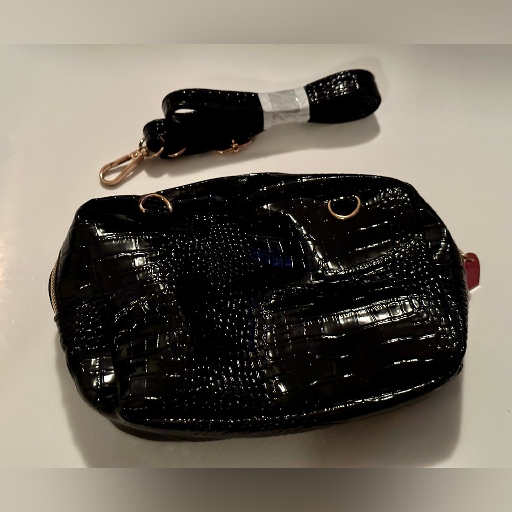 IPSY Black Faux Croc Makeup Bag - Chic, Zipper Closure, Like New, Versatile